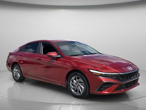 Certified 2024 Hyundai Elantra SEL FWD image 9