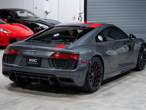 Used 2018 Audi R8 V10 RWD image 6
