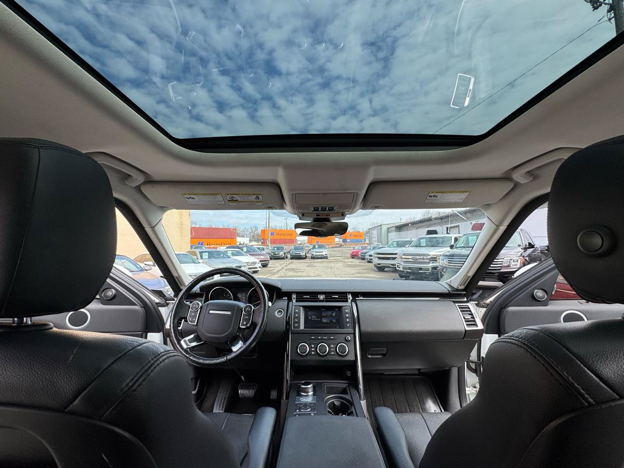 Used 2017 Land Rover Discovery SE AWD/4WD image 24