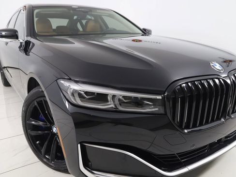 Used 2022 BMW 750i xDrive w/ Luxury Rear Seating Package image 24