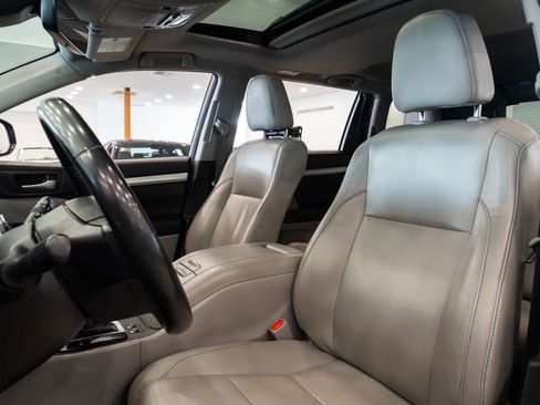 Used 2018 Toyota Highlander XLE AWD/4WD image 12