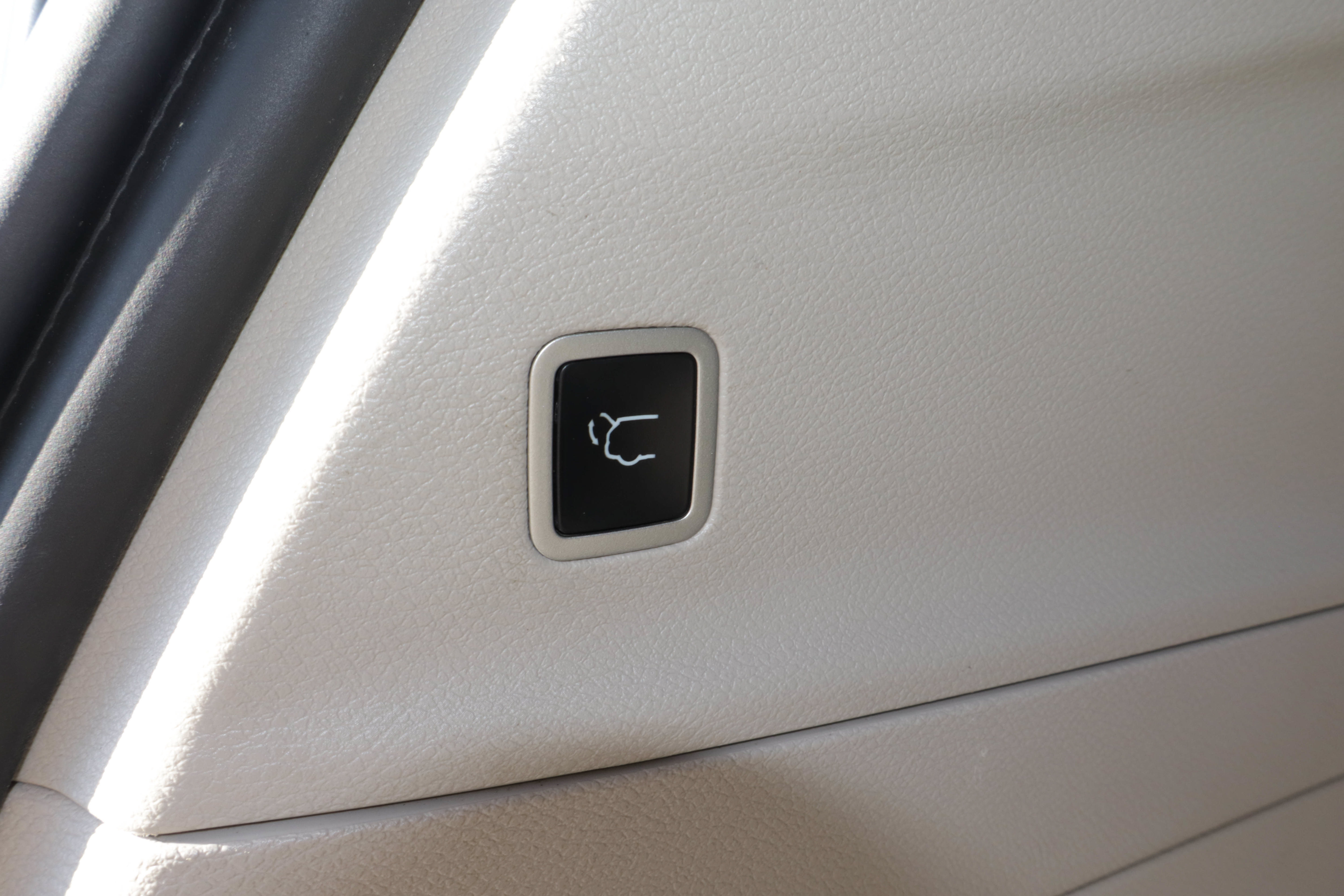 Used 2023 Chrysler Pacifica Touring-L FWD image 21