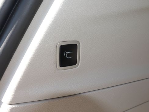 Used 2023 Chrysler Pacifica Touring-L FWD image 21