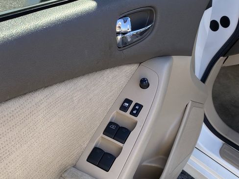 Used 2011 Nissan Altima 2.5 S w/ Special Edition Pkg image 11