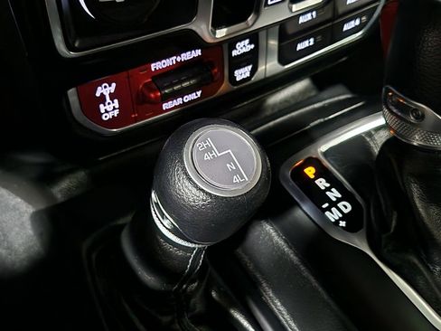 Used 2024 Jeep Wrangler Unlimited Rubicon w/ Safety Group AWD/4WD image 39