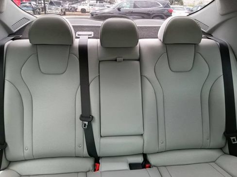 Used 2025 Hyundai Elantra Limited FWD image 5