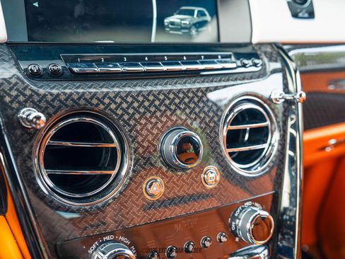 Used 2023 Rolls-Royce Cullinan Black Badge w/ Leather Finishing Pack image 36