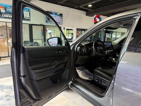 Used 2026 Nissan Pathfinder SV FWD image 28