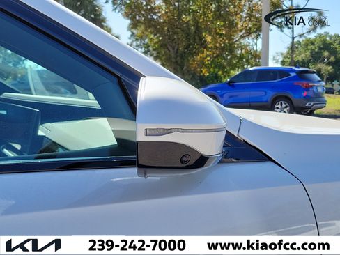 Used 2025 BMW 740i w/ Premium Package RWD image 9