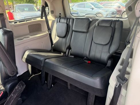Used 2013 Chrysler Town & Country Touring-L w/ Trailer Tow Group FWD image 32