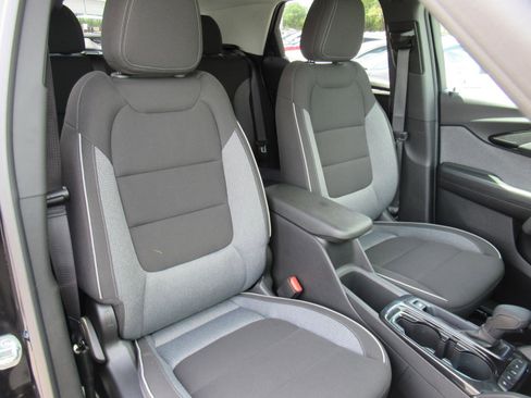 Used 2023 Chevrolet TrailBlazer LT w/ Convenience Package FWD image 10