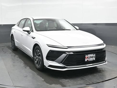 New 2026 Hyundai Sonata Blue FWD image 4