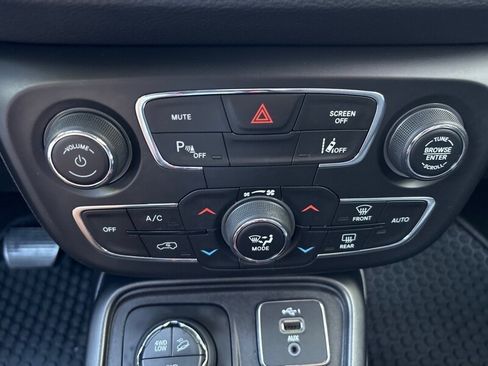 Used 2021 Jeep Compass Trailhawk image 25