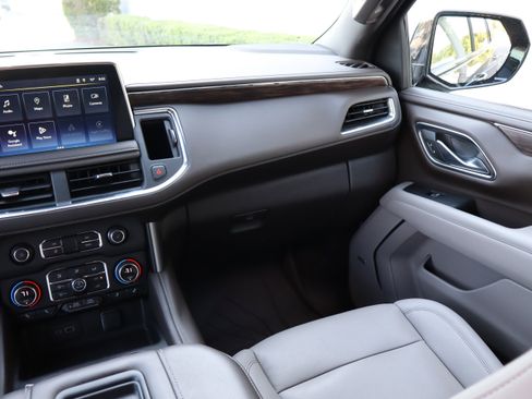 Used 2023 Chevrolet Tahoe Z71 w/ Luxury Package AWD/4WD image 15
