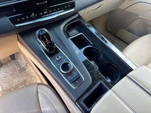 Used 2024 Cadillac Escalade Premium Luxury AWD/4WD image 29
