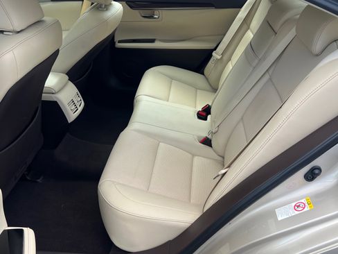 Used 2018 Lexus ES 350 w/ Premier Package image 9