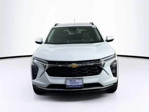Used 2025 Chevrolet Trax LT w/ Driver Confidence Package FWD image 2