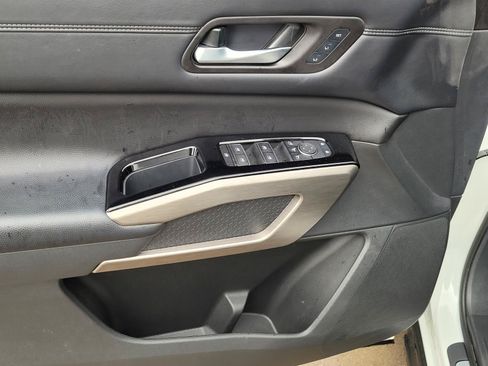 Used 2024 Nissan Pathfinder Platinum FWD image 4