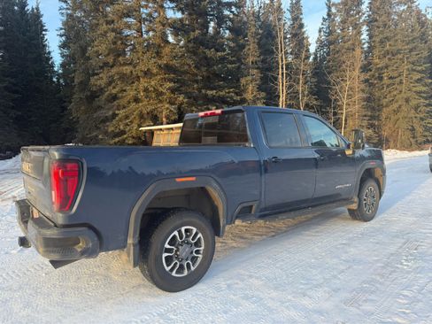 Used 2023 GMC Sierra 2500 AT4 w/ AT4 Preferred Package image 2