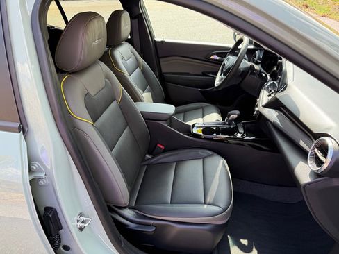 Used 2025 Chevrolet Trax ACTIV image 18