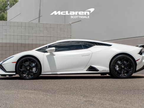 Used 2024 Lamborghini Huracan Tecnica RWD image 4