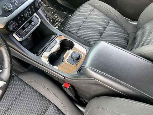 Used 2023 GMC Acadia SLE FWD image 14