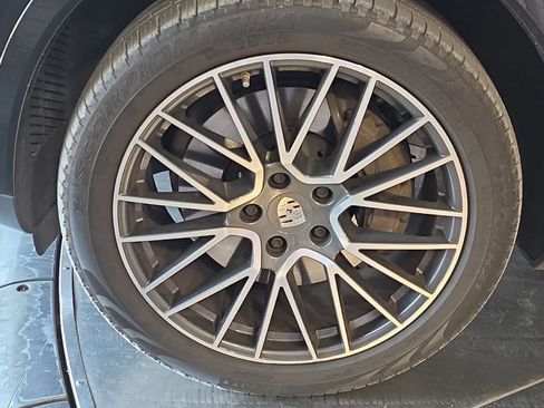 Used 2019 Porsche Cayenne S AWD/4WD image 12