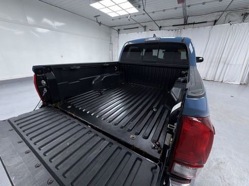 Used 2019 Toyota Tacoma SR5 AWD/4WD image 16
