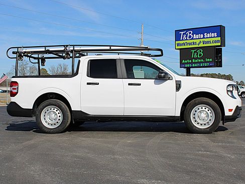 Used 2025 Ford Maverick XLT w/ Equipment Group 302A image 9