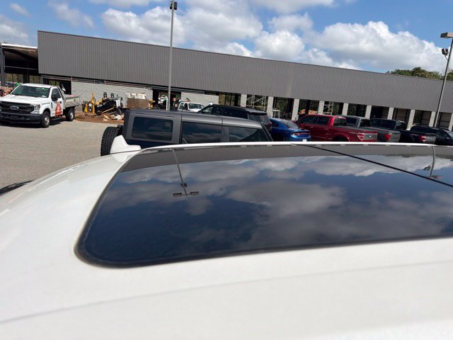 Used 2018 Ford F150 Lariat w/ Equipment Group 502A Luxury AWD/4WD image 5