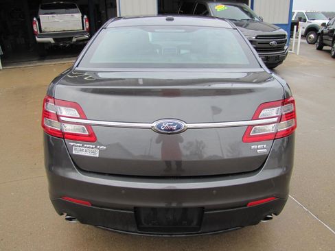 Used 2018 Ford Taurus SEL w/ Equipment Group 201A image 5