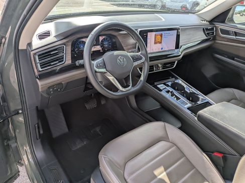 Certified 2025 Volkswagen Atlas SEL AWD/4WD image 17