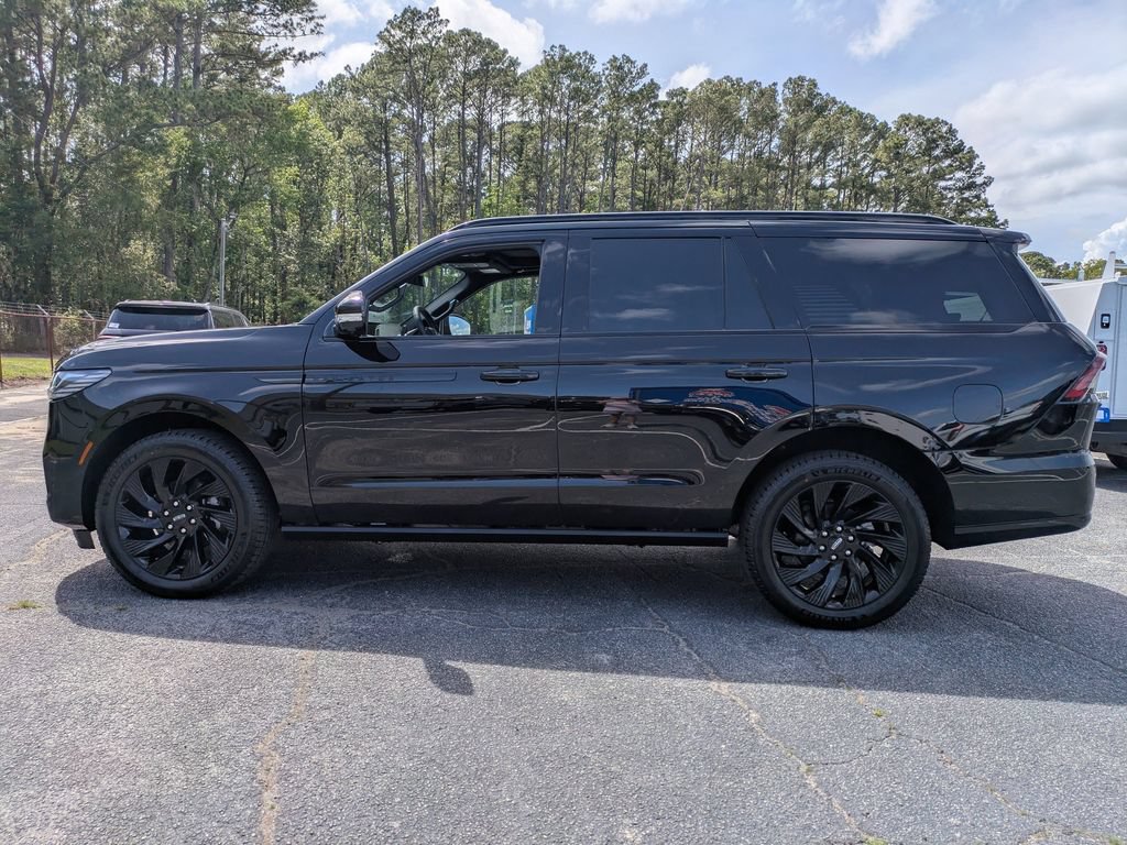 New 2026 Lincoln Navigator Reserve w/ Jet Appearance Package AWD/4WD image 7