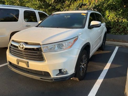 Used 2016 Toyota Highlander XLE AWD/4WD image 11