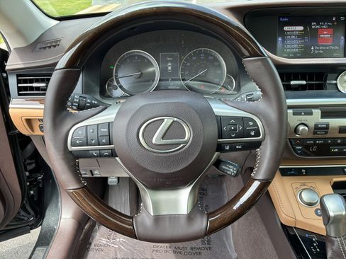 Used 2017 Lexus ES 350 w/ Premium Package FWD image 18