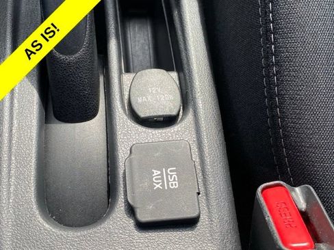 Used 2015 Nissan Versa SV FWD image 19