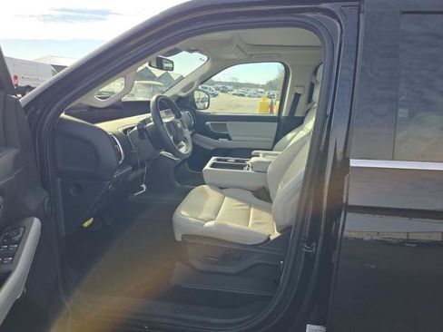 Used 2025 Ford Expedition Platinum image 5