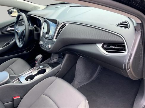 Used 2025 Chevrolet Malibu RS FWD image 19