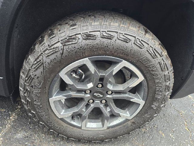 New 2027 Chevrolet Equinox ACTIV w/ Convenience Package III FWD image 32