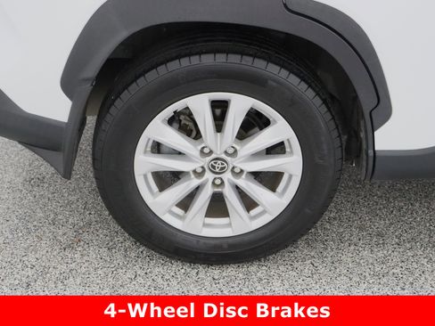 Used 2023 Toyota Corolla Cross LE image 6