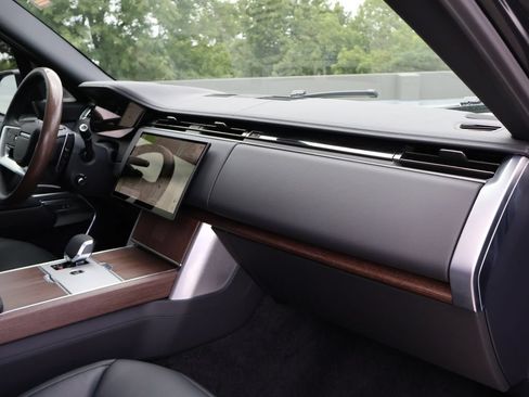 Certified 2025 Land Rover Range Rover Autobiography AWD/4WD image 10