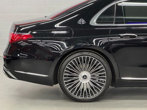 Used 2023 Mercedes-Benz Maybach S 680 4MATIC w/ Manufaktur Leather Package image 16