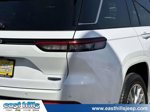 Used 2023 Jeep Grand Cherokee Summit w/ Adv Protech Group IV AWD/4WD image 11