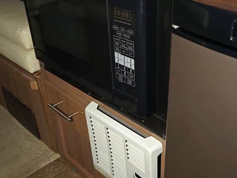 Used 2015 Mercedes-Benz Sprinter 3500 image 41