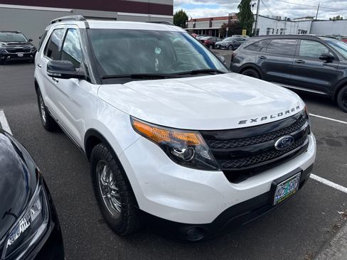 Used 2014 Ford Explorer Sport w/ Equipment Group 401A AWD/4WD image 2