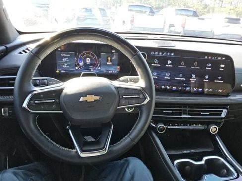 Used 2025 Chevrolet Traverse High Country image 7