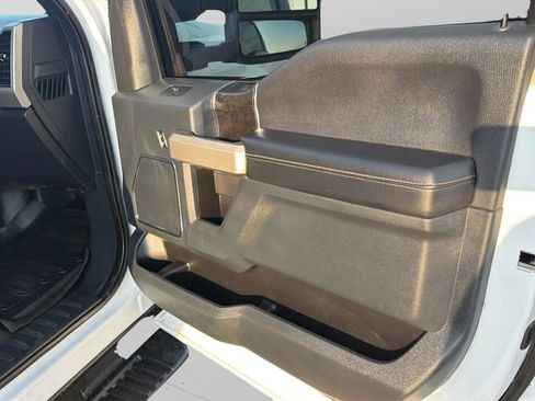 Used 2022 Ford F350 Lariat image 11