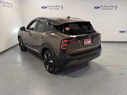 Used 2025 Nissan Kicks SR AWD/4WD image 30