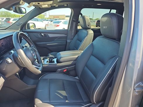 Used 2025 Buick Enclave Sport Touring w/ Super Cruise Package FWD image 9