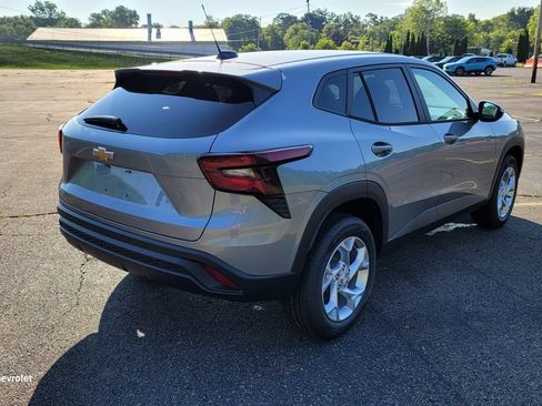 New 2026 Chevrolet Trax LS w/ LS Convenience Package FWD image 12